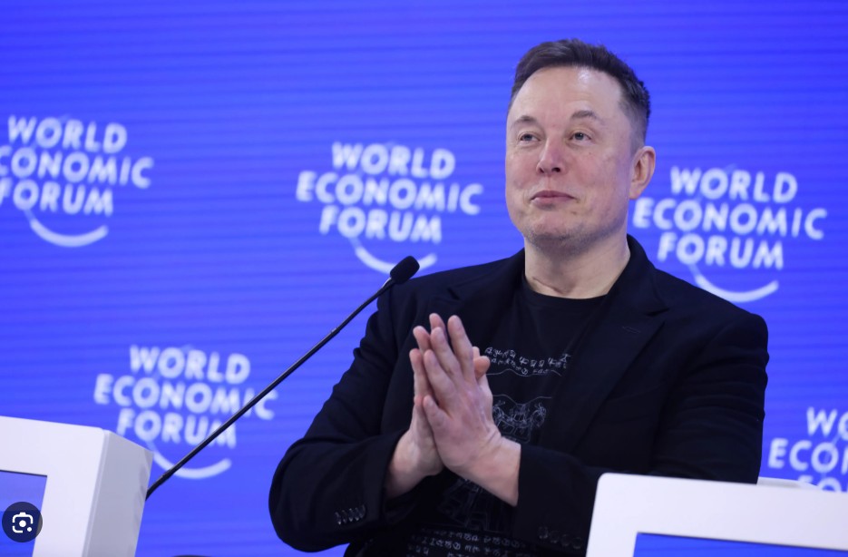 《超音速海啸已至：马斯克关于 AGI、空间数据中心与人类命运的最新思考》